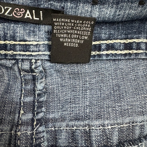 Women’s Size 6 Average Blue Straight Leg Jeans Roz & Ali Blue Jeans Light Washed - Picture 5 of 10